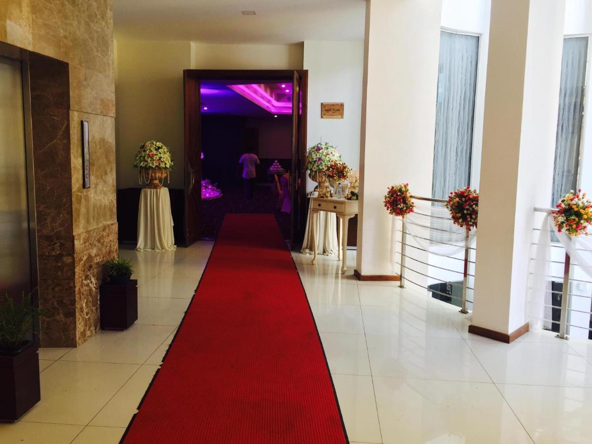 Kethumathee Hotel & Banquet Ratnapura Exterior foto
