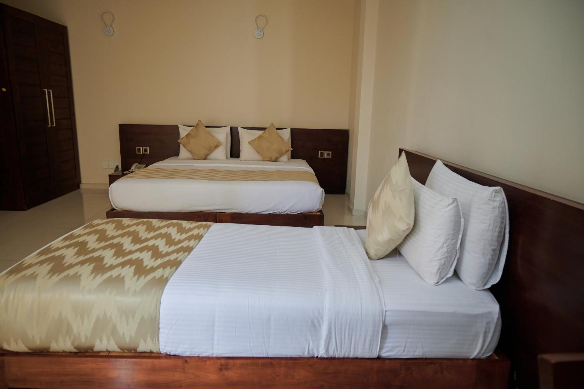 Kethumathee Hotel & Banquet Ratnapura Exterior foto