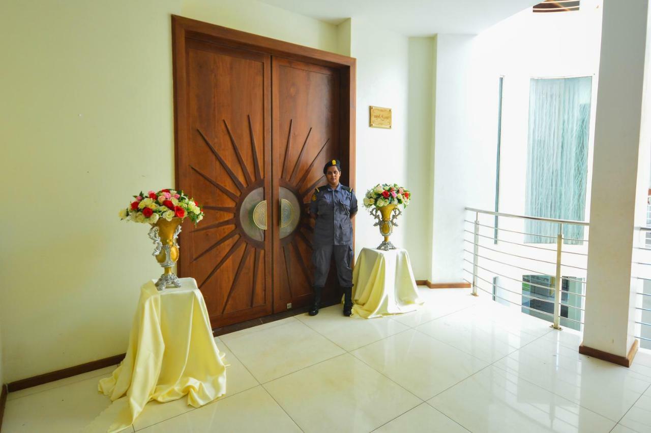 Kethumathee Hotel & Banquet Ratnapura Exterior foto